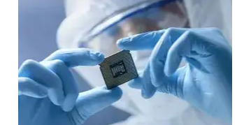Rappresentazione visiva dell'articolo: Ahi Ahi A.I.: microchip e borse...quando anche i titoli più brillanti iniziano a tremare.